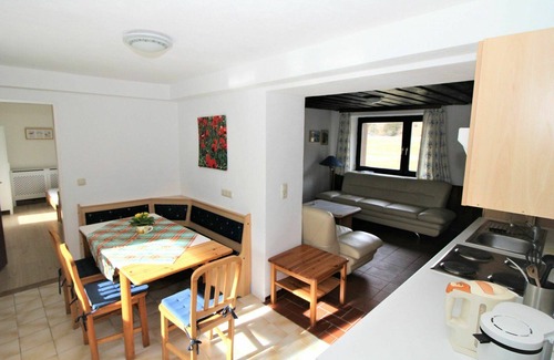 Muhldorf Apartment | Cosy apartment for 7 people with WIFI, TV, terrace and panoramic view