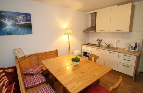 Muhldorf Apartment | Cosy apartment for 8 people with WIFI, TV, balcony and parking