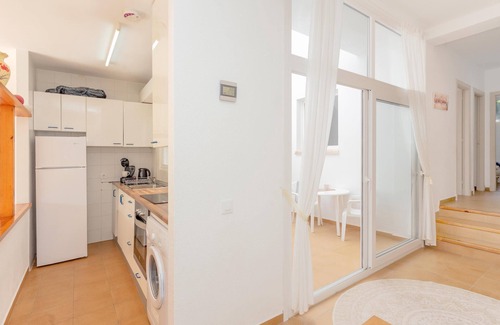 Coves Noves Apartment | Cosy Apartment "Bellavista" close to the Sea with Pool, Terrace & Wi-Fi