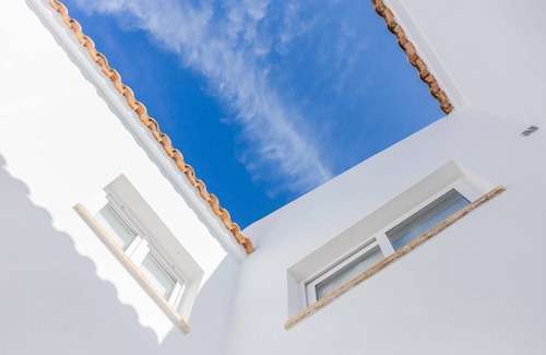 Coves Noves Apartment | Cosy Apartment "Bellavista" close to the Sea with Pool, Terrace & Wi-Fi