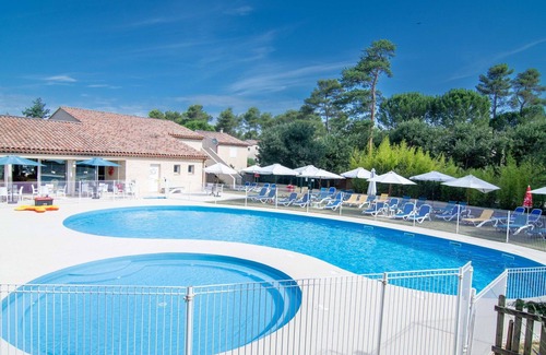 Nans-les-Pins Apartment | Cosy apartment for 6 guests with WIFI, pool, TV, terrace, pets allowed and parking