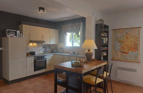 Nans-les-Pins Apartment | Cosy apartment for 6 guests with WIFI, pool, TV, terrace and parking