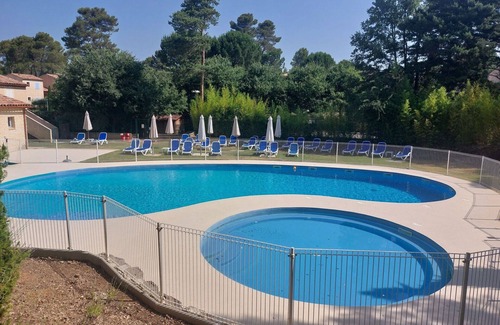 Nans-les-Pins Apartment | Cosy apartment for 6 guests with WIFI, pool, TV, terrace and parking