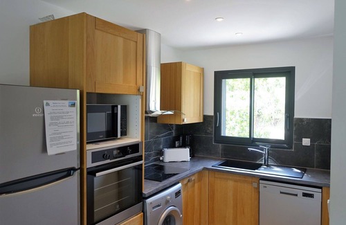 Favone Apartment | Cosy apartment for 6 people with WIFI, private pool, TV, terrace, pets allowed and parking