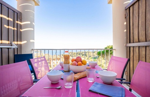 Cap Esterel Apartment | Cosy apartment for 4 people with pool, WIFI, A/C, hot tub, TV, terrace, pets allowed and parking
