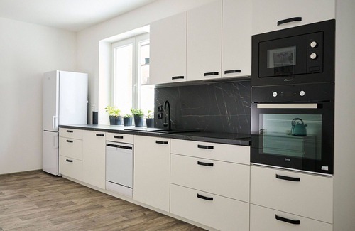 Desna Apartment | Cosy apartment for 6 guests with WIFI, pool, TV and patio