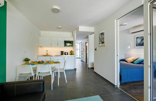 Balatonszemes Apartment | Cosy apartment for 6 people with pool, A/C, WIFI, TV, terrace, pets allowed and parking