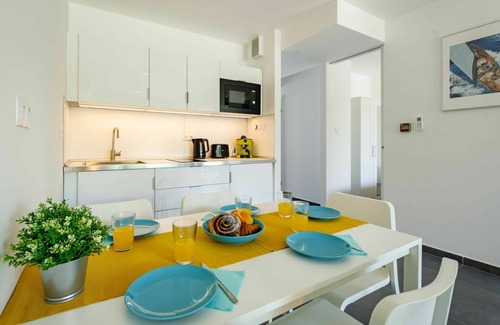 Balatonszemes Apartment | Cosy apartment for 6 people with pool, A/C, WIFI, TV, terrace, pets allowed and parking