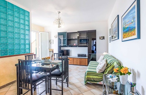 Pantai Apartment | Cosy apartment for 6 guests with pool, WIFI, TV, terrace and parking