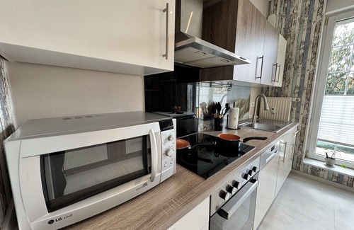 Steinheim Apartment | Cosy apartment for 2 guests with hot tub, WIFI, TV, patio, pets allowed and parking