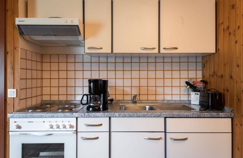 Schoenecken Apartment | Cosy apartment for 2 guests with WIFI, TV, patio, pets allowed and parking