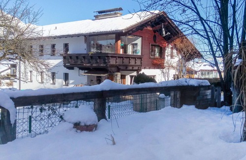 Axams Apartment | Cosy apartment for 2 guests with WIFI, TV and pets allowed