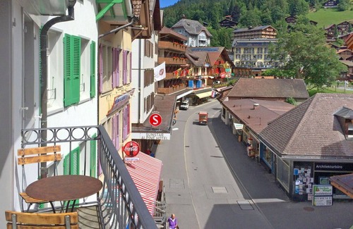 Wengen Apartment | Cosy apartment for 2 people with WIFI, TV and balcony