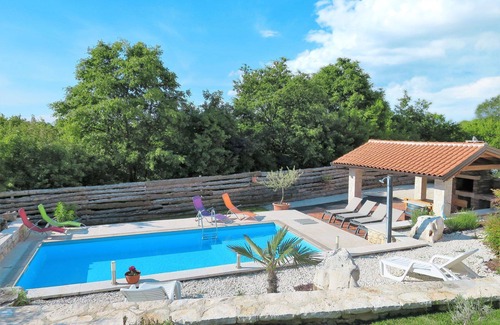 Matohanci Apartment | Cosy apartment for 3 guests with WIFI, pool, A/C, TV, terrace, pets allowed and parking