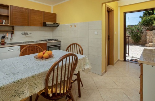 Brnobici Apartment | Cosy apartment for 3 guests with WIFI, pool, TV, terrace and parking