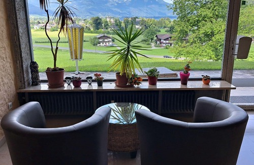 Strobl Apartment | Cosy apartment for 3 people with WIFI, TV and balcony