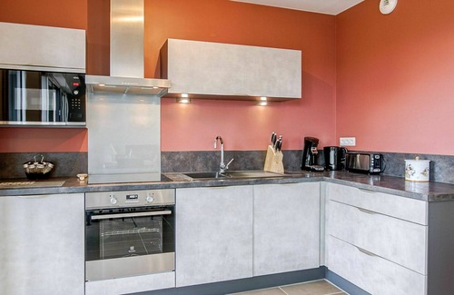 Ille-et-Vilaine Apartment | Cosy apartment for 4 guests with WIFI, TV, patio and parking