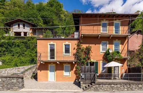 Aurogna Apartment | Cosy apartment for 4 guests with WIFI, A/C, TV, patio and parking