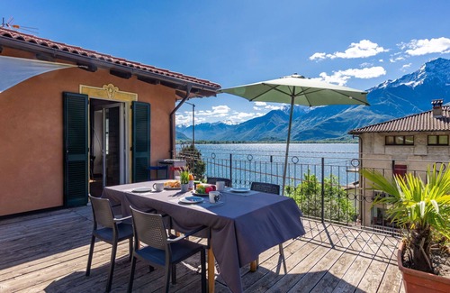 Aurogna Apartment | Cosy apartment for 4 guests with WIFI, A/C, TV, patio and parking