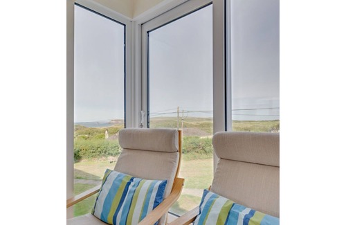 Constantine Bay Apartment | Cosy apartment for 4 guests with WIFI, TV, pets allowed and parking