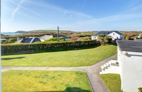 Constantine Bay Apartment | Cosy apartment for 4 guests with WIFI, TV, pets allowed and parking