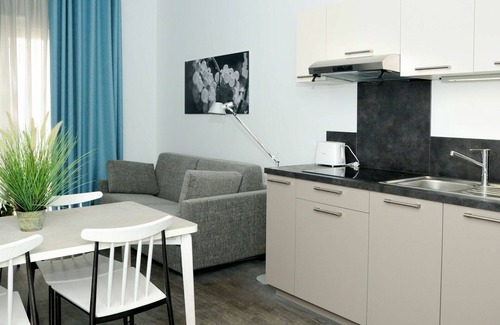 Jonzac Apartment | Cosy apartment for 4 guests with WIFI, A/C, TV, balcony, pets allowed and parking