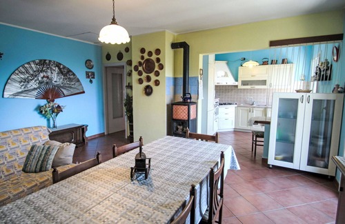 Premeno Apartment | Cosy apartment for 4 guests with TV, balcony, pets allowed and parking