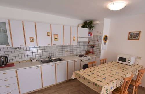 Canazei Apartment | Cosy apartment for 4 guests with WIFI, TV, terrace, pets allowed and parking