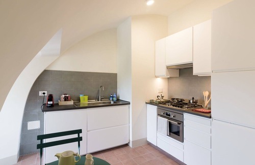 Torrimpietra Apartment | Cosy apartment for 4 people with WIFI, TV, terrace and pets allowed