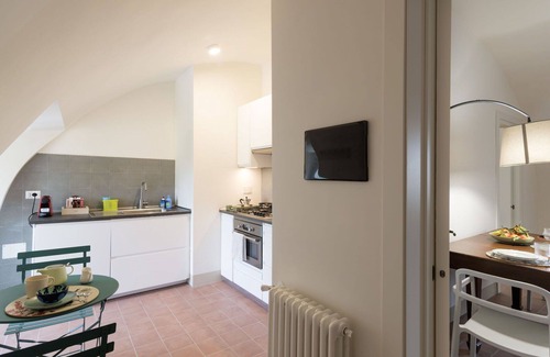 Torrimpietra Apartment | Cosy apartment for 4 people with WIFI, TV, terrace and pets allowed