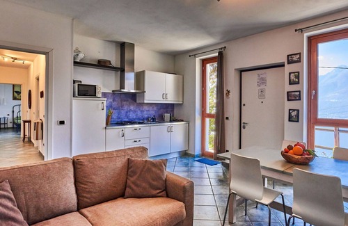 Naggio Apartment | Cosy apartment for 4 guests with WIFI, TV, terrace, pets allowed and parking