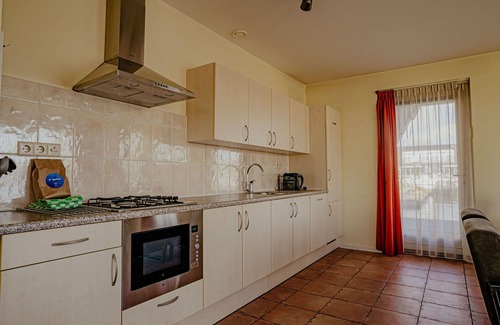 Municipality of Uitgeest Apartment | Cosy apartment for 4 guests with WIFI, TV, terrace, pets allowed and parking