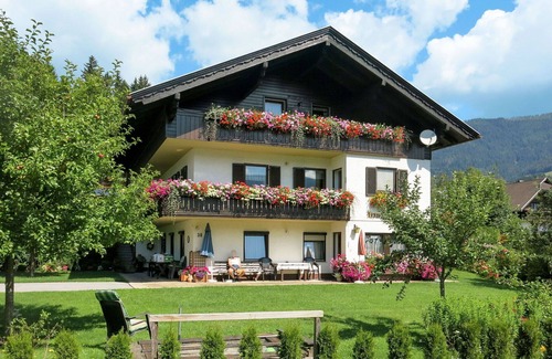 Arriach Apartment | Cosy apartment for 4 people with WIFI, TV, terrace and parking
