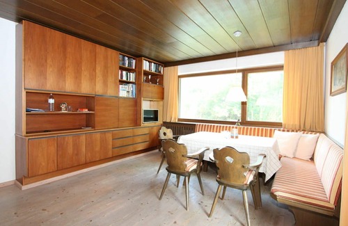 Mutters Apartment | Cosy apartment for 4 people with WIFI, patio and parking