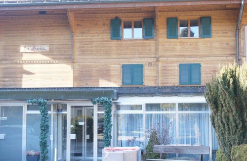 Gstaad Apartment | Cosy apartment for 4 people with WIFI, TV, balcony and pets allowed