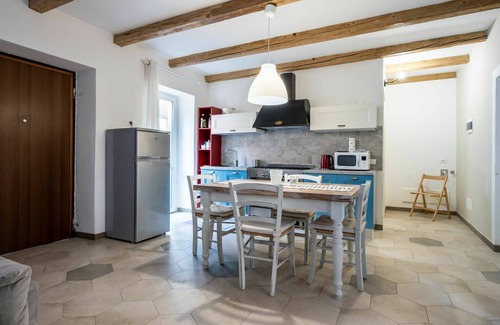 Omegna Apartment | Cosy apartment for 4 people with WIFI, TV, terrace, pets allowed and parking