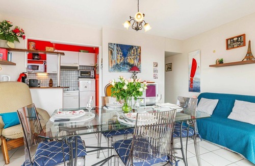 Royan Apartment | Cosy apartment for 4 people with WIFI, TV, balcony and parking