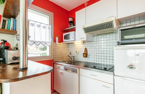 Royan Apartment | Cosy apartment for 4 people with WIFI, TV, balcony and parking