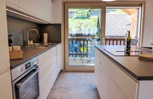 Krattigen Apartment | Cosy apartment for 5 guests with WIFI, TV, balcony and panoramic view