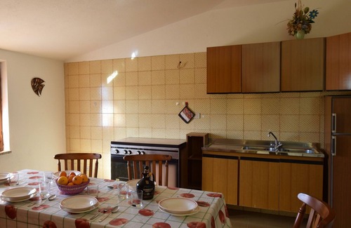 San Lorenzo Apartment | Cosy apartment for 5 people with WIFI, TV, balcony and panoramic view