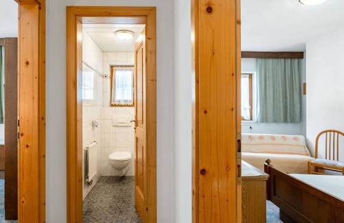 Soelden Apartment | Cosy apartment for 5 people with WIFI, TV, balcony, pets allowed and parking