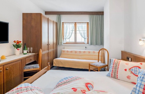 Soelden Apartment | Cosy apartment for 5 people with WIFI, TV, balcony, pets allowed and parking