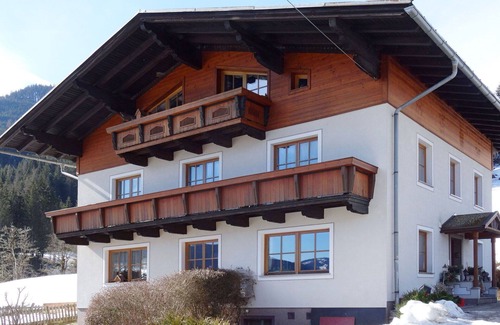 Huettau Apartment | Cosy apartment for 6 people with TV, balcony and parking