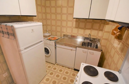Alba Apartment | Cosy apartment for 6 guests with WIFI, TV, balcony, pets allowed and parking