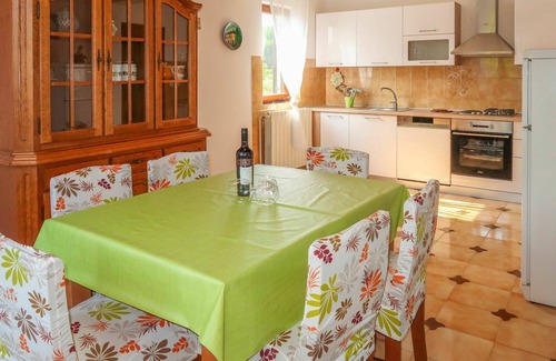 Zupanici Apartment | Cosy apartment for 6 guests with pool, A/C, WIFI, TV, patio and parking