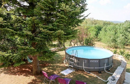 Zupanici Apartment | Cosy apartment for 6 guests with pool, A/C, WIFI, TV, patio and parking