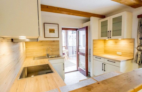 Axams Apartment | Cosy apartment for 7 people with WIFI, TV, balcony, pets allowed and panoramic view