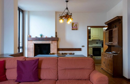 Aurogna Apartment | Cosy apartment for 9 guests with hot tub, WIFI, TV, patio and pets allowed