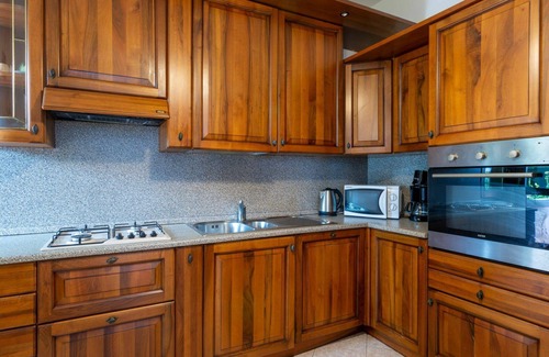 Aurogna Apartment | Cosy apartment for 9 guests with hot tub, WIFI, TV, patio and pets allowed