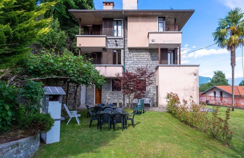 Aurogna Apartment | Cosy apartment for 9 guests with hot tub, WIFI, TV, patio and pets allowed